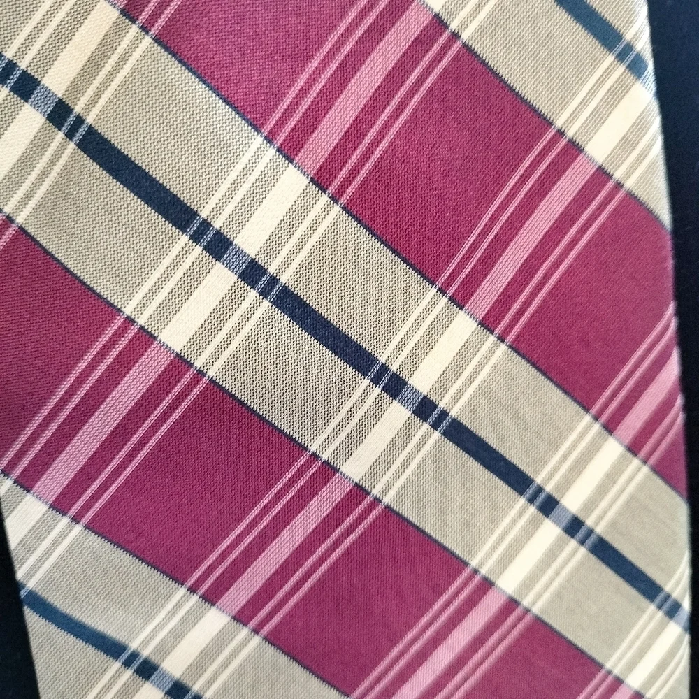 Tommy Hilfiger Red and Cream Plaid Checks Italian Silk Tie Necktie Traditional